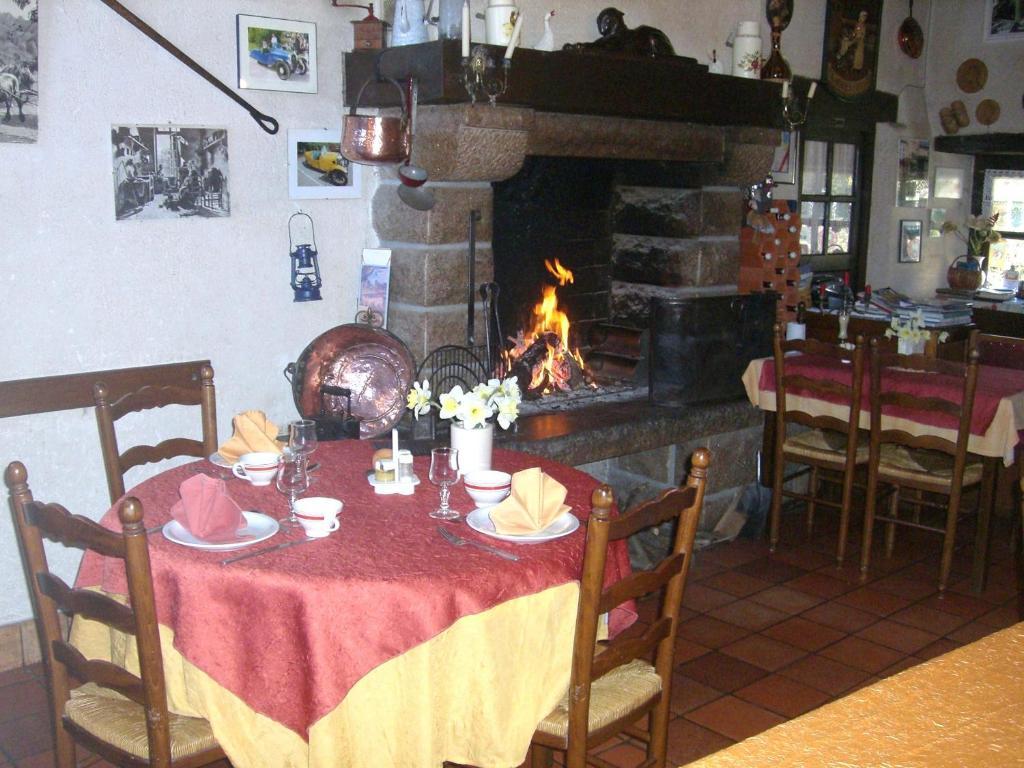 Gites De La Ferme Auberge De Mesauboin Bille Luaran gambar